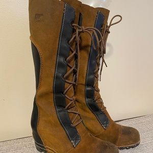 Sorel wedge two-tone boots with laces
